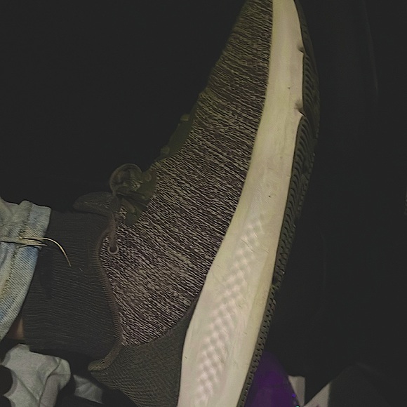 Under armor mens 8.5 shoes. - Picture 1 of 1